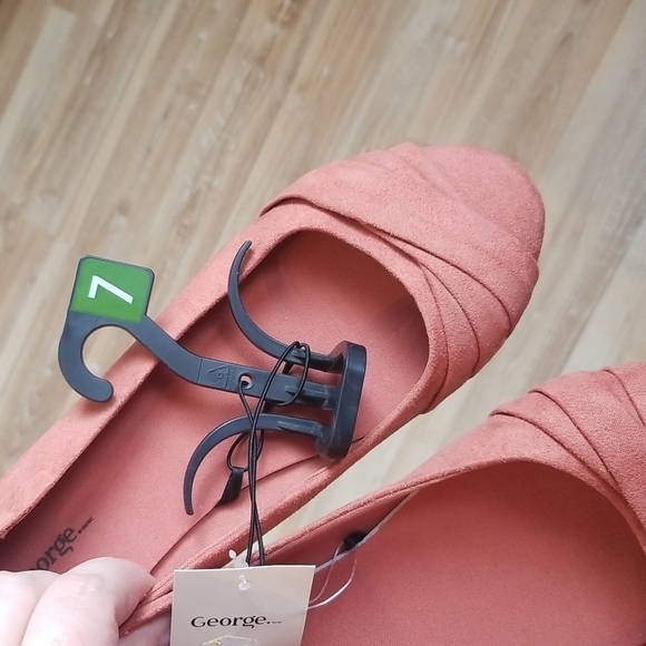 2/$18 WOMEN'S Flats NWT - Picture 5 of 6